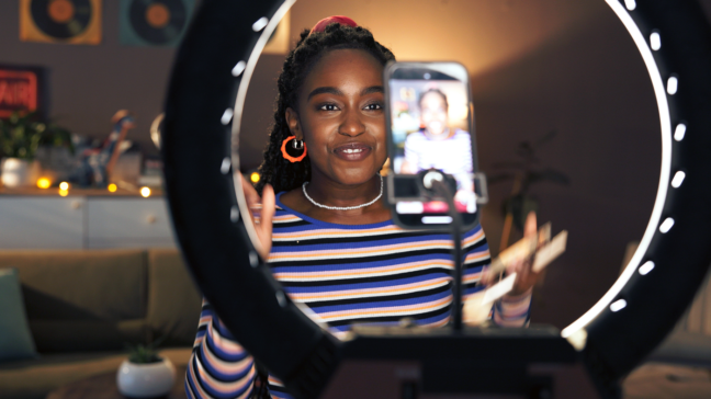 How to leverage influencers with Moments.ai