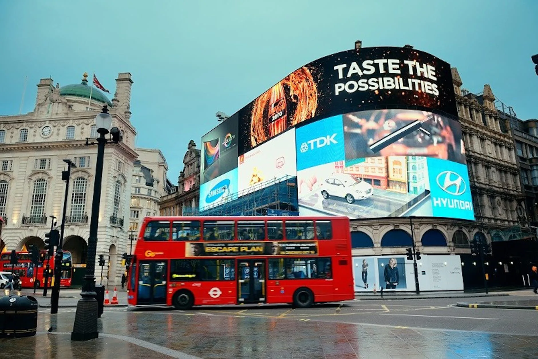 The latest IAB Compass report by IAB UK shows strong growth in digital out-of-home (DOOH).